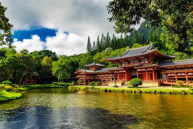 Best Oahu Self-Guided Driving Audio Tour: Beaches, History & More - Temples, valleys, and the road toward Kualoa