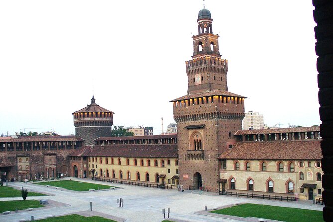 Best of Milan audio tour: From the gorgeous Duomo to Castello Sforzesco - Galleria Vittorio Emanuele II and Piazza Duomo
