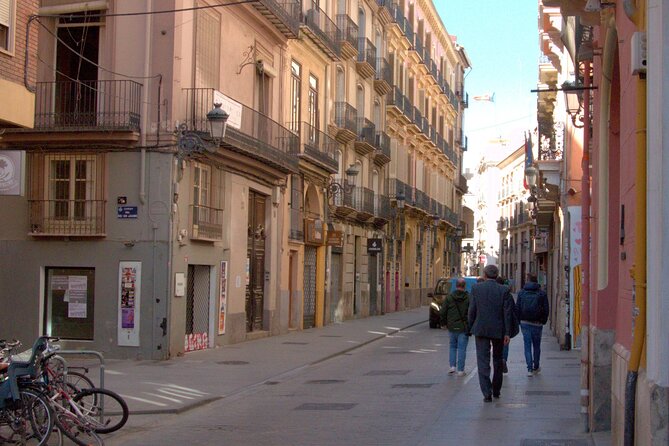 Between Two Gates: A Self-Guided Audio Tour in Valencia - Plaza de la Virgen and Valencia’s religious center