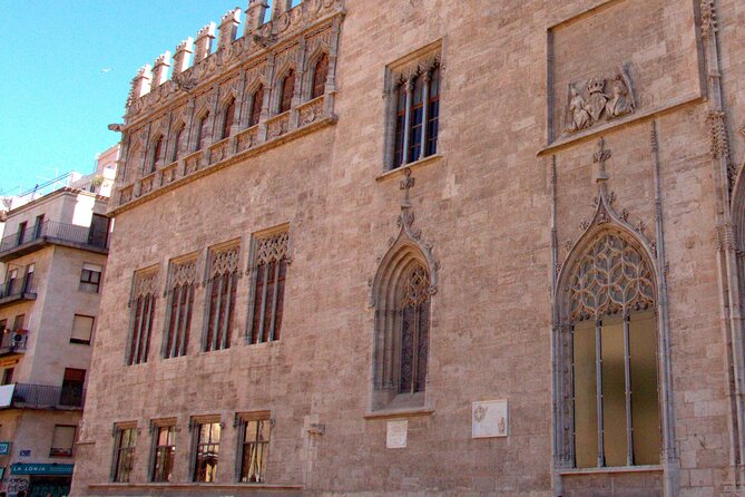 Between Two Gates: A Self-Guided Audio Tour in Valencia - Mercat Central, a practical break in the route