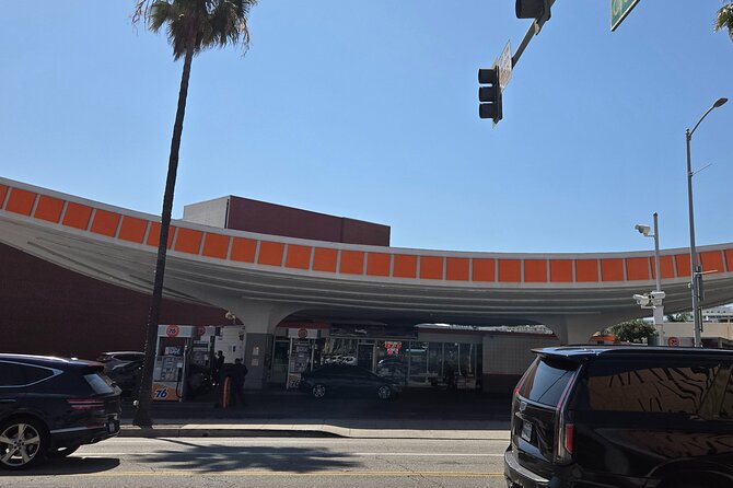 Beverly Hills and Rodeo Drive: A Self-Guided Audio Tour - A hotel beside the former Beverly Hills Speedway