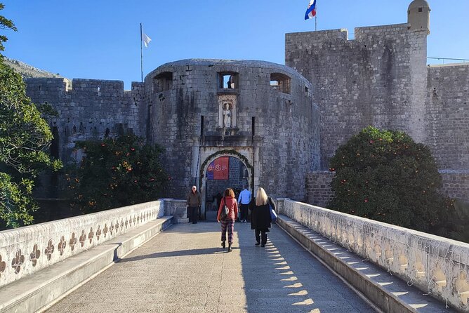 Beyond the Walls: A Historical Dubrovnik Audio Tour - Luža Square, the Clock Tower, and Gundulić’s Square