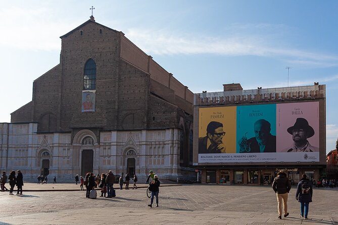 Bologna: A Self-Guided Audio Tour from Porta Galliera to Le Tre Frecce - The Whispering Gallery under Torre dell’Arengo