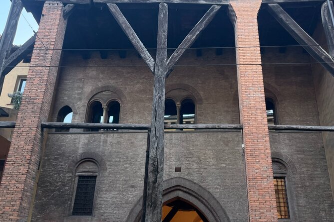 Bologna: A Self-Guided Audio Tour from Porta Galliera to Le Tre Frecce - Via Rizzoli and Bologna’s Two Towers