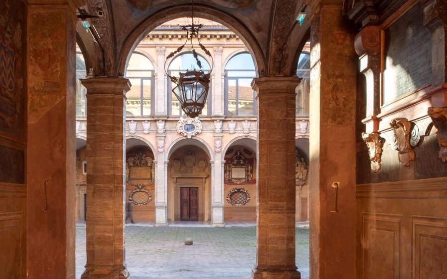 Bologna: Audio-Guided Archiginnasio Visit with Food Tasting - How the QR audio guide works