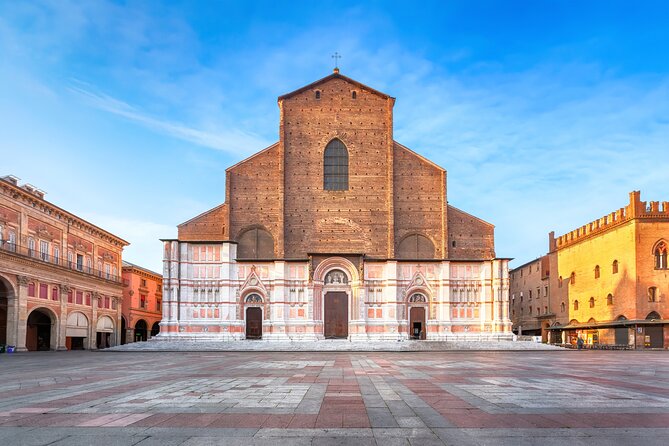 Bologna: City Walk with Audio Guide in 7 Languages on your Phone - The Two Towers and medieval Bologna