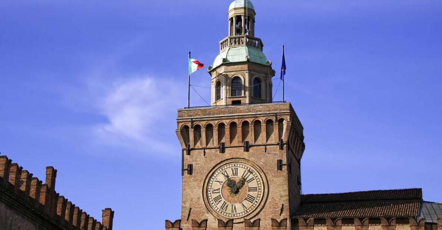 Bologna: Clock Tower Audio Guide and Food Tasting - Meeting beside Neptune Fountain