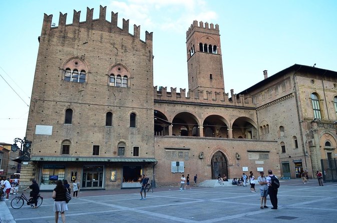 Bologna Food Tasting box- Audio Guided Tour with Food Tasting - Key points to know before booking