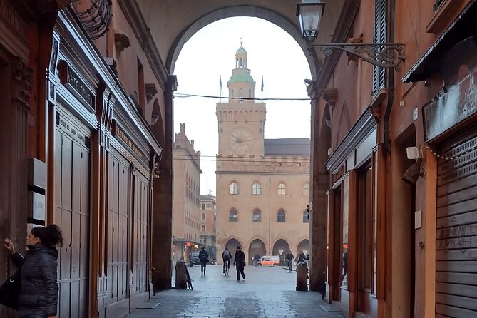Bologna's Ancient and Recent History: A Self-Guided Audio Tour - A low-cost way to meet Bologna