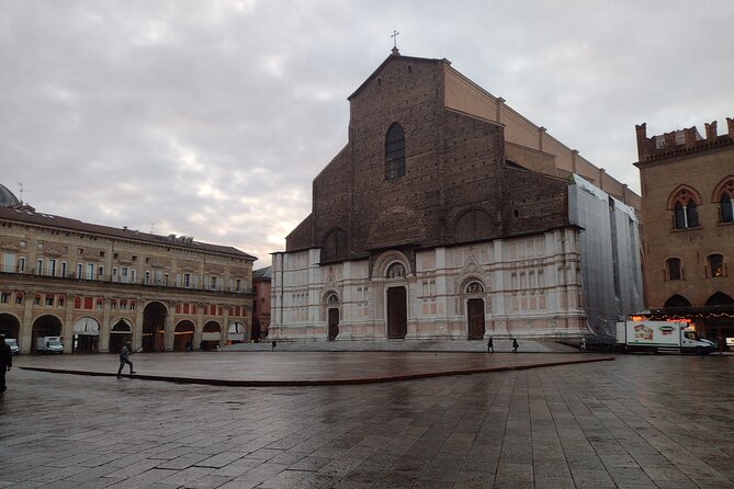 Bologna's Ancient and Recent History: A Self-Guided Audio Tour - The Roxy Bar and Bologna’s modern culture