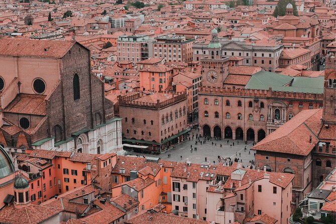 Bologna Scavenger Hunt and Highlights Self Guided Audio Tour - The Two Towers and the best place to get your bearings