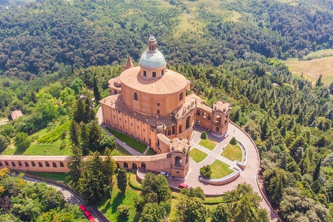Bologna Walking Tour with Audio and Written Guide - What this Bologna walk is really like