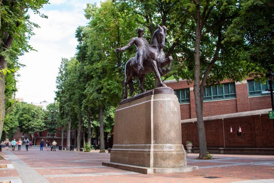 Boston: City History and Highlights Audio App Walking Tour - A useful pause along the Rose Kennedy Greenway