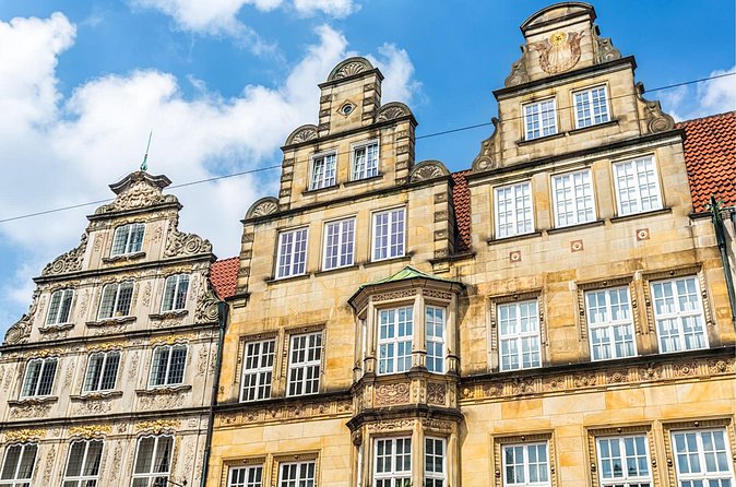 Bremen Scavenger Hunt and Highlights Self Guided Audio Tour - Burgermeister-Martin-Donandt-Platz and the route’s pace