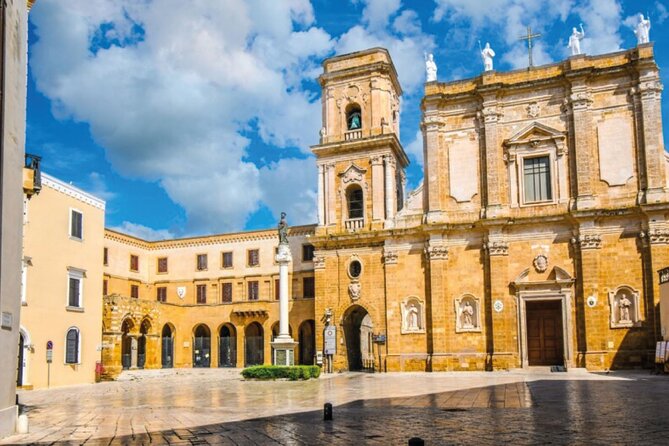 Brindisi Walking Tour with Audio and Written Guide by a Local - What this Brindisi self-guided tour actually offers