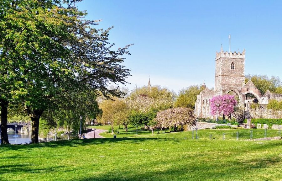 Bristol: Self-Guided Sightseeing Audio Tour - Old City streets and Saint Nicholas Market