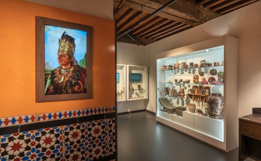 Bruges: Choco-Story Museum with Audio Guide and Tastings - Tasting chocolate buttons and filled pralines