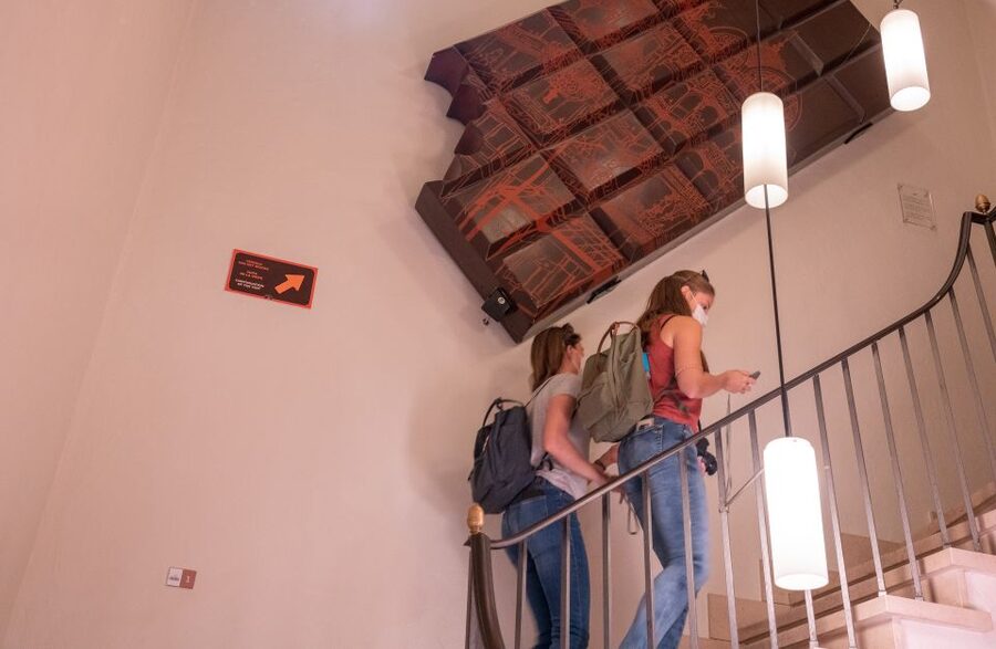 Bruges: Choco-Story Museum with Audio Guide and Tastings - The gift shop and finding your preferred chocolate