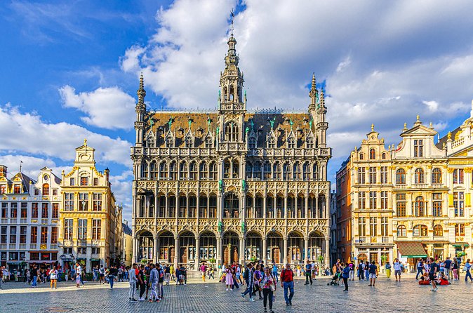 Brussels Audioguided walking tour 2h40 and 25 reviews - Royal Square and Coudenberg