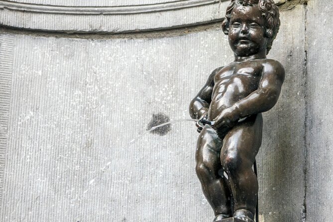 Brussels: City Walk with Audioguide in 7 Languages on your Phone - Grote Markt, the grand center of Brussels