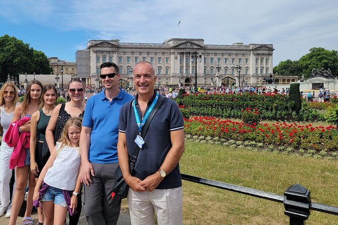 Buckingham Palace: Walking Tour with Entry & Audio Guide - Entering Buckingham Palace with the included ticket