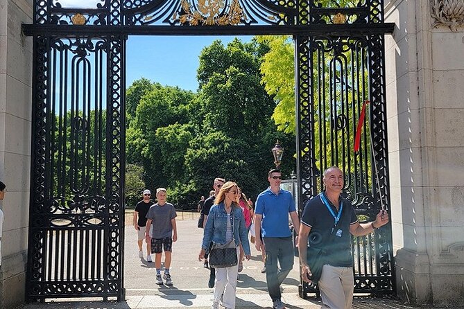 Buckingham Palace: Walking Tour with Entry & Audio Guide - Guide quality and the human side of the tour