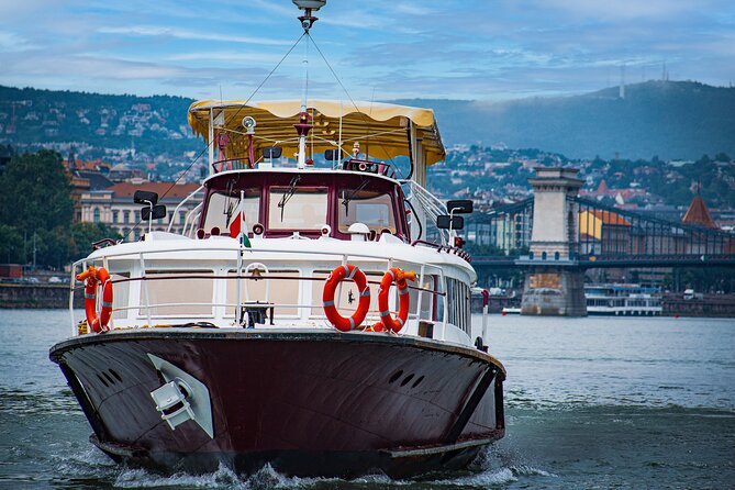 Budapest Audio Guide Cruise with Day, Sunset and Night Options - Choosing between day, sunset, and night