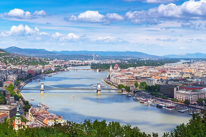 Budapest Audio Guide Cruise with Day, Sunset and Night Options - Seating, drinks, and comfort on board