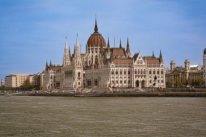 Budapest Danube 1 Hour Sunset or Night Cruise with Audio Guide - Finding Purpleliner at Batthyány tér