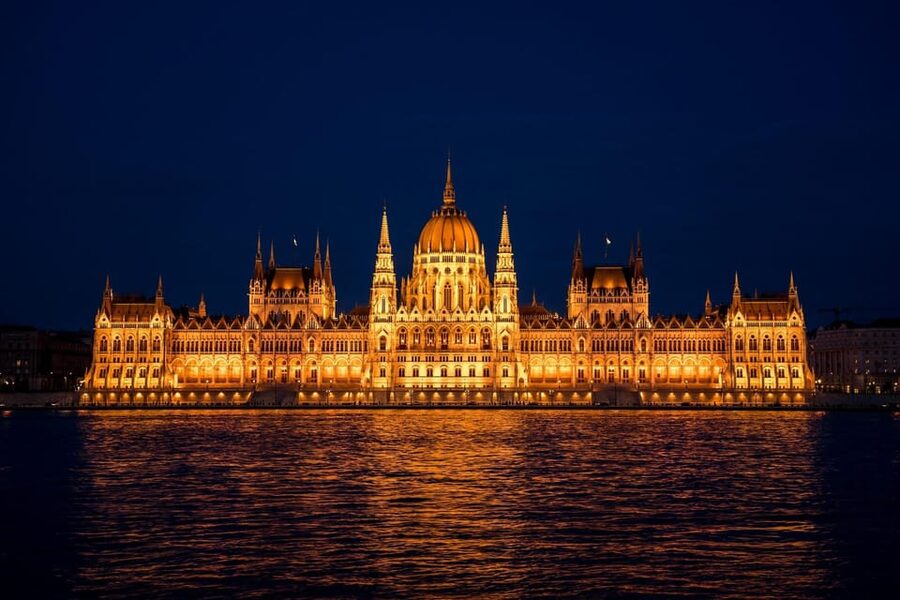 Budapest: Parliament Building Entry Ticket and Audio Guide - Finding the correct meeting point