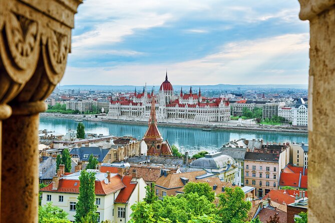 Budapest Scavenger Hunt and Highlights Self Guided Audio Tour - A low-cost way to connect Budapest’s two halves