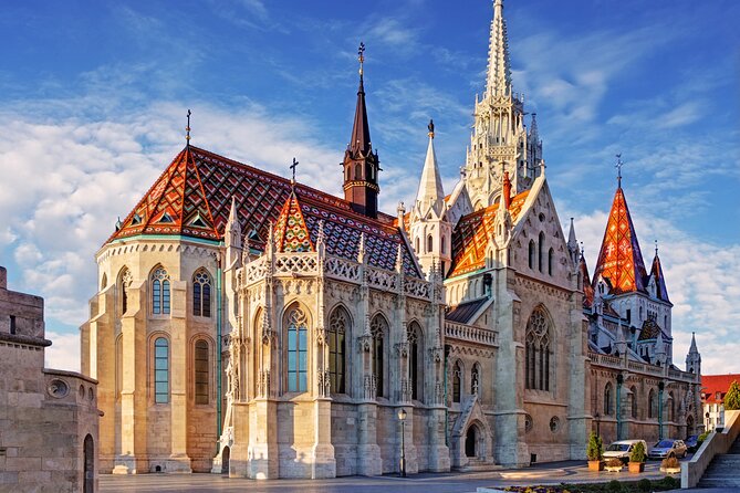 Budapest Scavenger Hunt and Highlights Self Guided Audio Tour - Chain Bridge, lions, and the final stretch