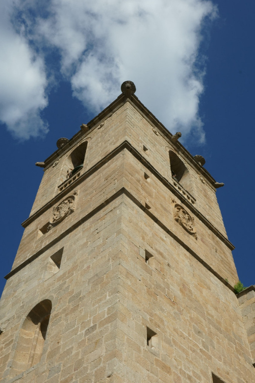 Cáceres: Concathedral of Santa Maria Ticket with Audio Guide - Entering Santa María in the heart of Cáceres