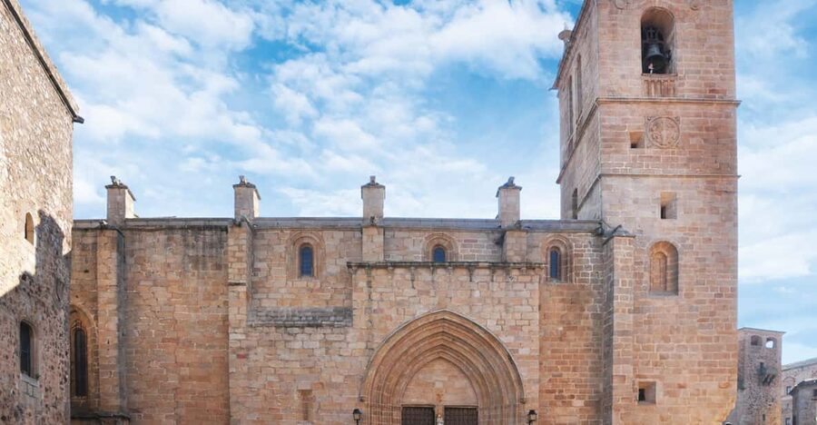 Cáceres: Concathedral of Santa Maria Ticket with Audio Guide - Chapels and carved stonework worth your time
