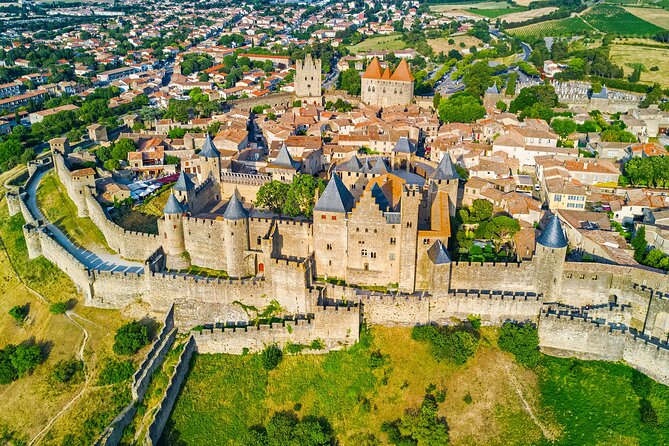 Carcassonne Walking Tour with Audioguide on Your Smartphone - Château Comtal and the Medieval Military Story