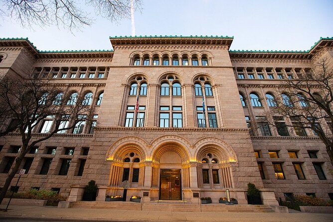 Chicago Self-Guided Audio Tour - Union Station starts with marble and movie history