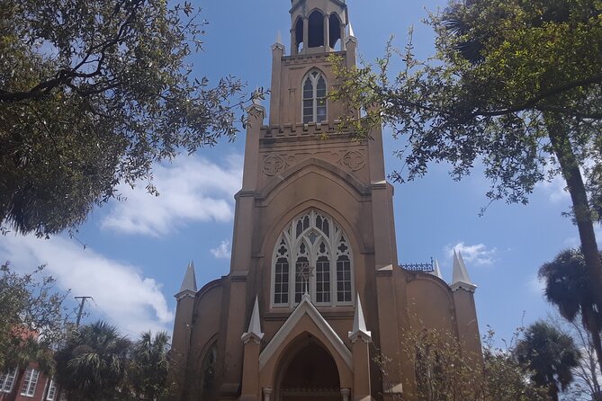 Chippewa Square to Forsyth Park: A Self-Guided Audio Tour of Savannah - The VoiceMap app, GPS, and offline access