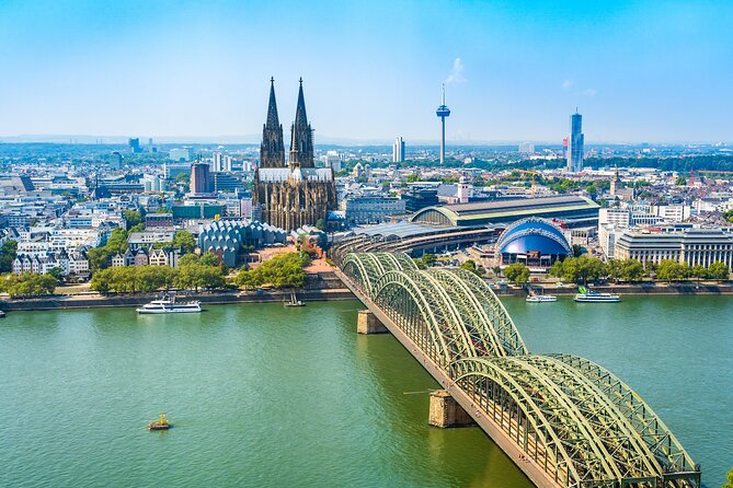 Cologne: City Walk with Audio Guide in 7 Languages on your Phone - Timing, distance, and the freedom to pause