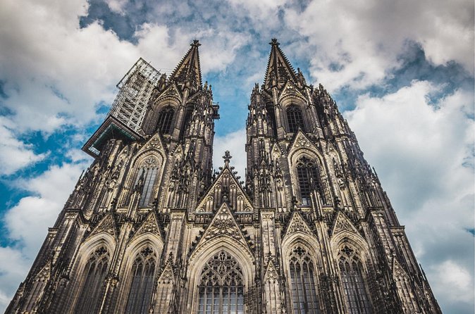Cologne Scavenger Hunt and Highlights Self Guided Audio Tour - Stops 5 and 6: Historic Old Town and Alter Markt