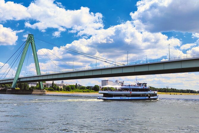 Cologne skyline tour with audio guide 90 minutes - Why a 90-minute Rhine cruise works well in Cologne