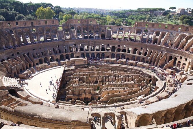 Colosseum and Roman Forum Group Tour or Audio Guided tours - Live guide or audio guide?