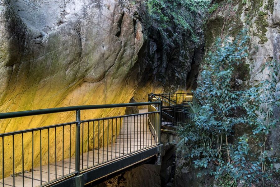 Como Lake: entry ticket Bellano Gorge and audioguide of lake - Using the Lake Como audio guide