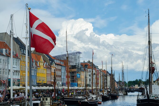 Copenhagen Scavenger Hunt and Highlights Self Guided Audio Tour - Starting at City Hall and finding your bearings