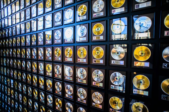 Country Music Hall of Fame Admission with Audio Guide - Where the exhibits work best, and where they do not