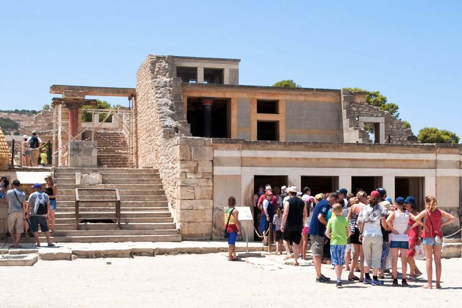 Crete: Palace of Knossos E-Ticket and Audio Guide - West Magazines and the palace economy