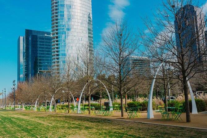 Dallas JFK Assassination Self-Guided Audio Driving Tour - Dealey Plaza and the Sixth Floor Museum