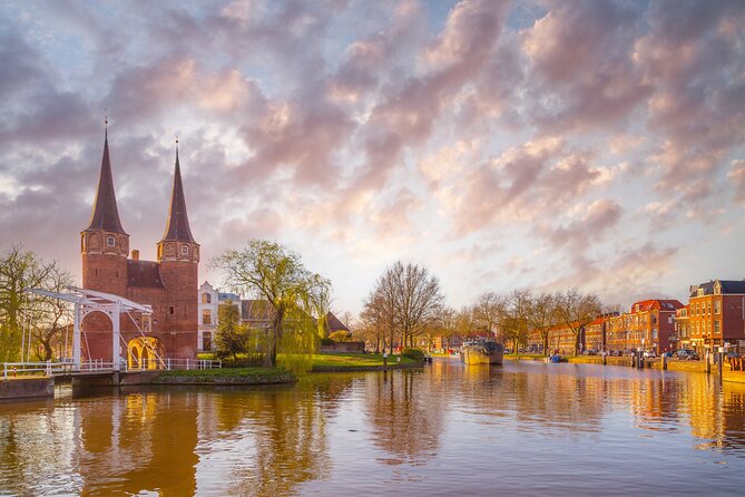 Delft: City Walk with Audio Guide in 7 Languages on your Phone - Markt Square, City Hall, and the New Church