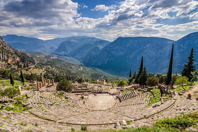 Delphi full day V.R audio guided tour with entry ticket - The ancient site: temples, slopes, and wide mountain views
