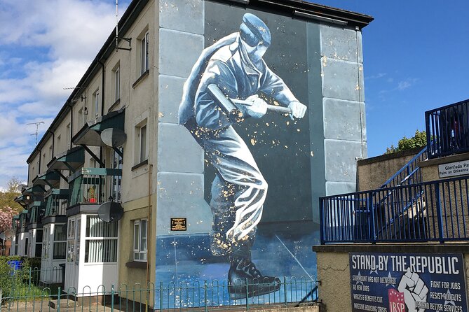 Derrie Danders: A Self-Guided Audio Tour of the Walled City’s West - Starting at Visit Derry on Waterloo Place