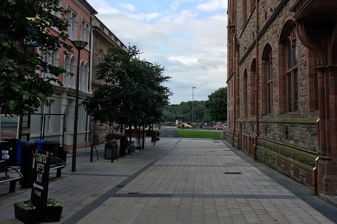 Derrie Danders: Highlights of the Walled City a Self-Guided Audio Tour - Ferryquay Gate and St Columb’s Cathedral